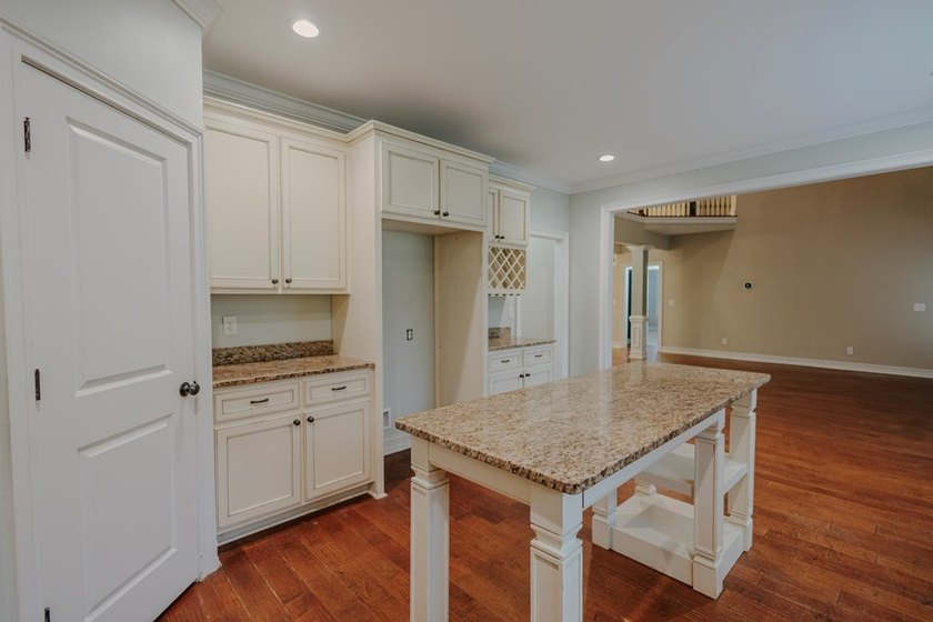 Welcome home to this stunning, light-filled brick residence - photo 8