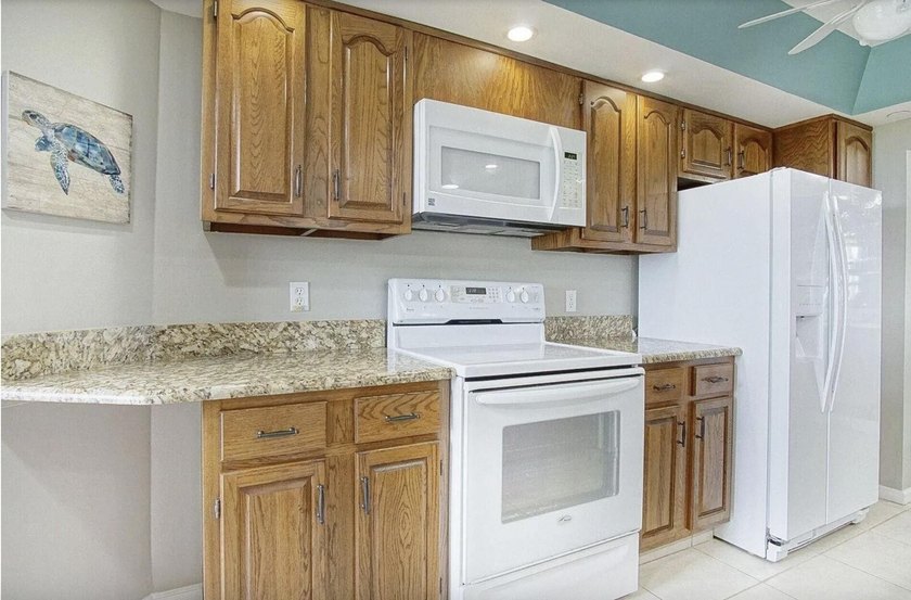 OCEAN VIEWS! Beautiful 2 bedroom 2 bath &amp; 1 car garage at - photo 11