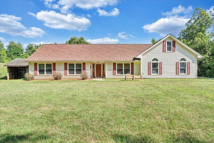 Enjoy the ease of one-level living in this well-maintained - photo 2