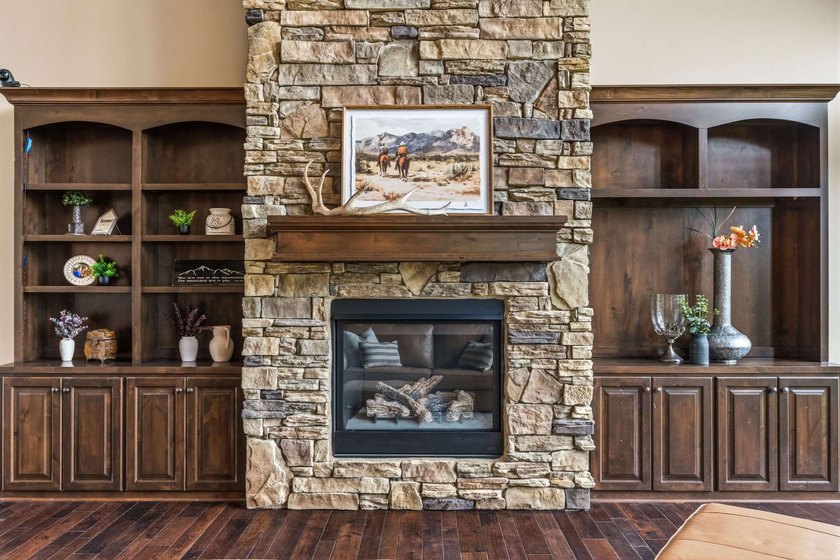 Welcome to this stunning 3-bedroom, 2.5-bath, reverse 1.5 ranch - photo 16