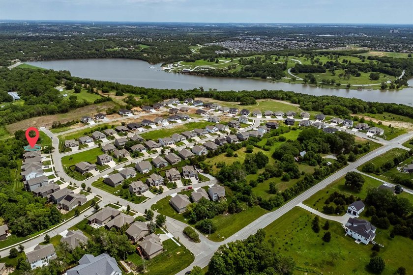 Welcome to this stunning 3-bedroom, 2.5-bath, reverse 1.5 ranch - photo 44