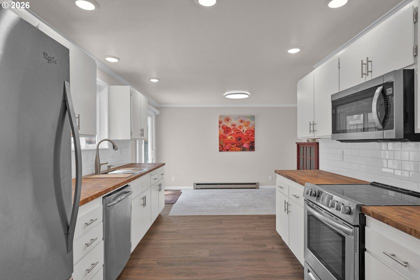 Charming remodeled 3-bedroom home conveniently located just 1/2 - photo 11