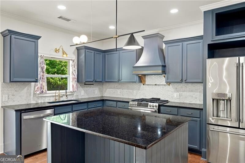 There are so many exceptional features throughout this - photo 12