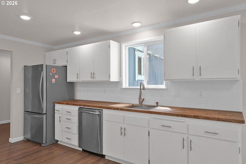 Charming remodeled 3-bedroom home conveniently located just 1/2 - photo 13