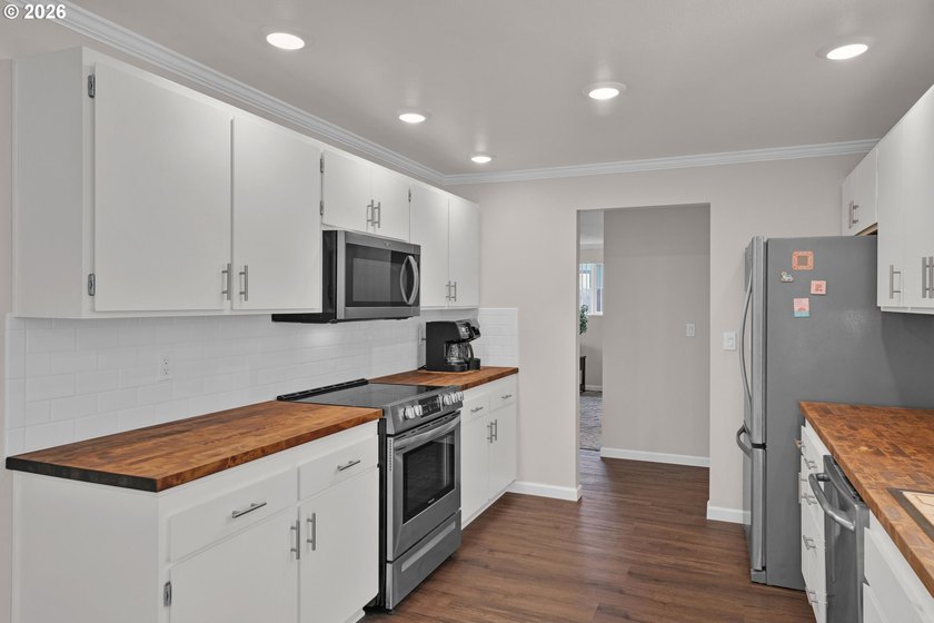 Charming remodeled 3-bedroom home conveniently located just 1/2 - photo 14