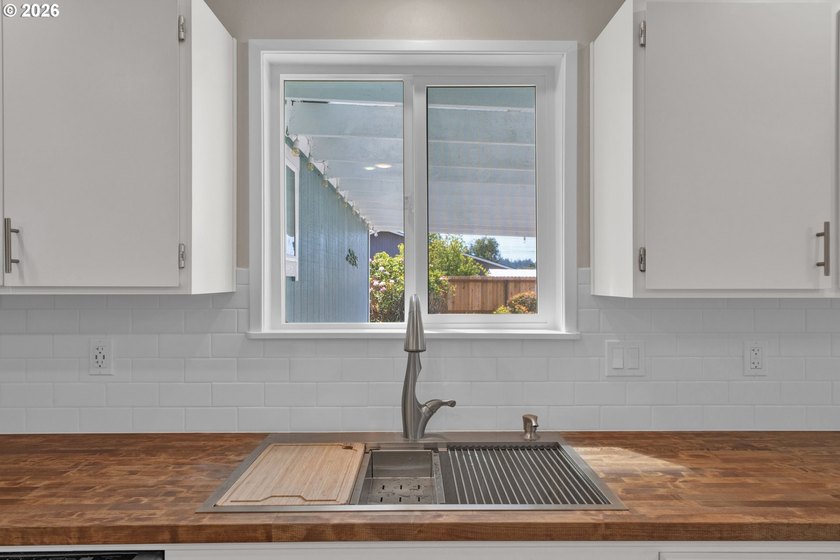Charming remodeled 3-bedroom home conveniently located just 1/2 - photo 15