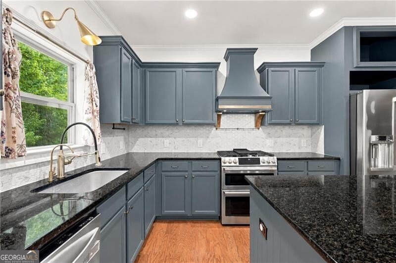 There are so many exceptional features throughout this - photo 17