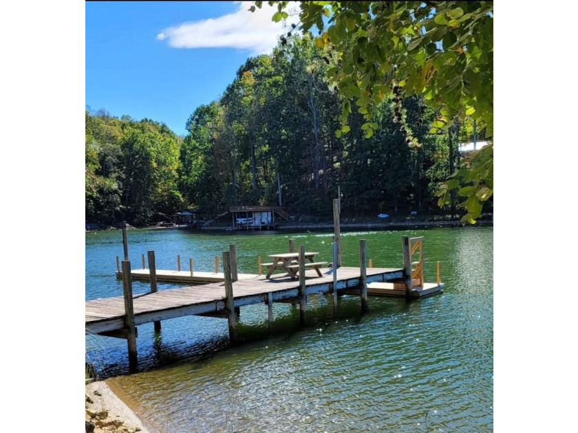 Enjoy this beautiful lake access home with a 2.18 acre park like - photo 4