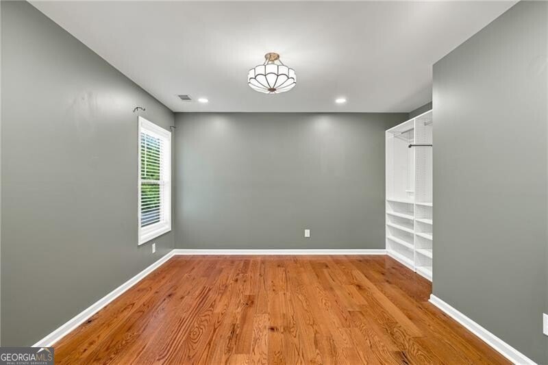 There are so many exceptional features throughout this - photo 26