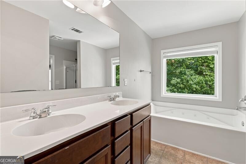 There are so many exceptional features throughout this - photo 30