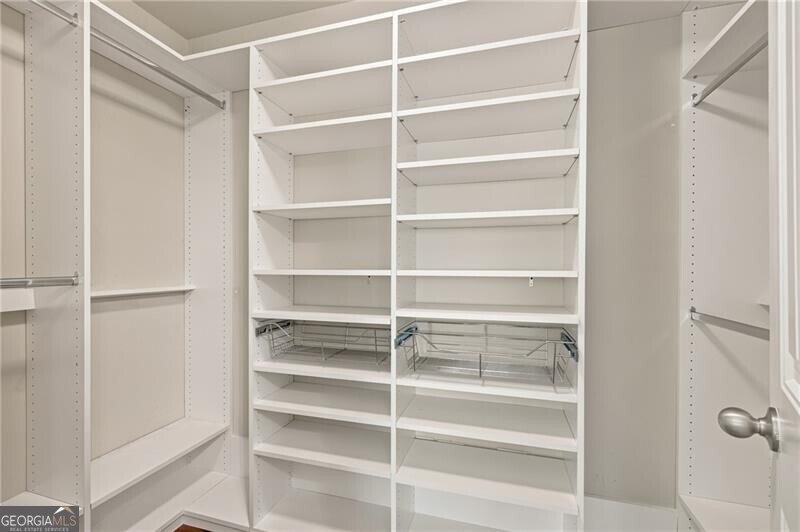 There are so many exceptional features throughout this - photo 31