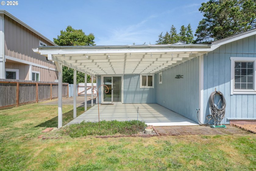Charming remodeled 3-bedroom home conveniently located just 1/2 - photo 31