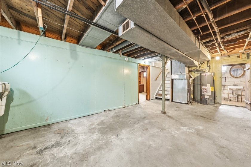 A unique opportunity to transform this lovely 3-bedroom Euclid - photo 32