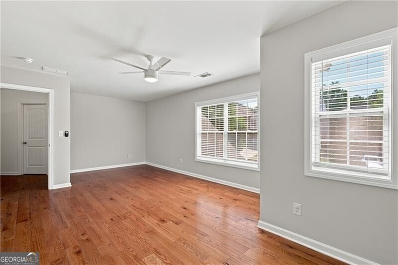 There are so many exceptional features throughout this - photo 33