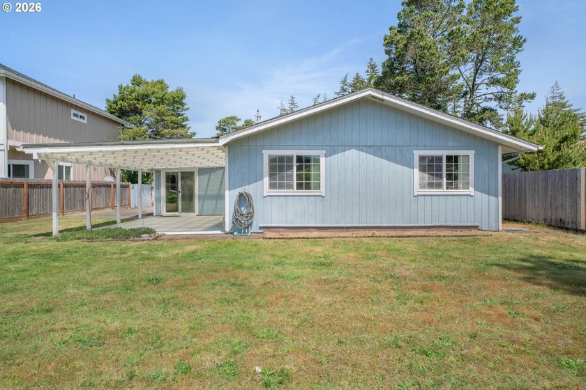 Charming remodeled 3-bedroom home conveniently located just 1/2 - photo 33