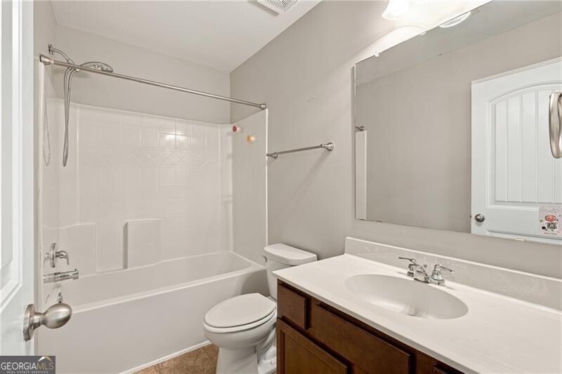 There are so many exceptional features throughout this - photo 35