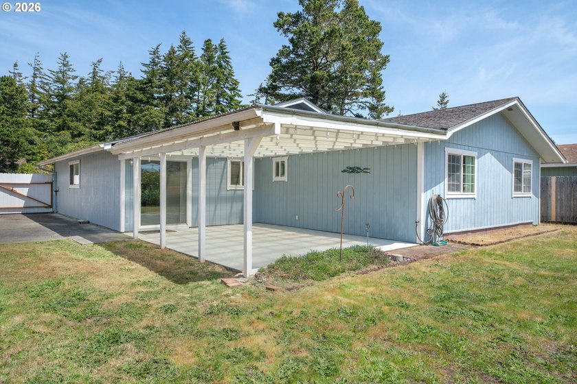 Charming remodeled 3-bedroom home conveniently located just 1/2 - photo 35