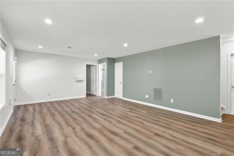 There are so many exceptional features throughout this - photo 38