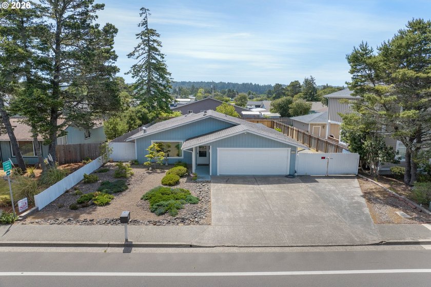 Charming remodeled 3-bedroom home conveniently located just 1/2 - photo 38