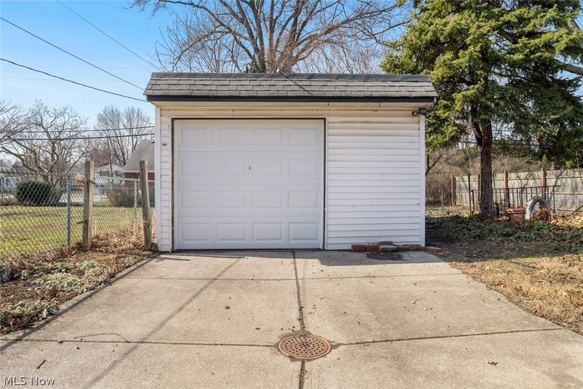 A unique opportunity to transform this lovely 3-bedroom Euclid - photo 40