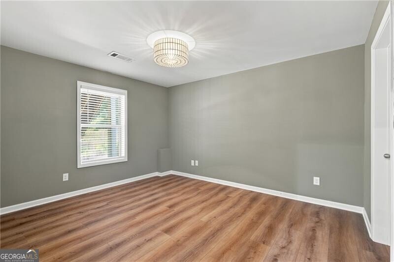 There are so many exceptional features throughout this - photo 42