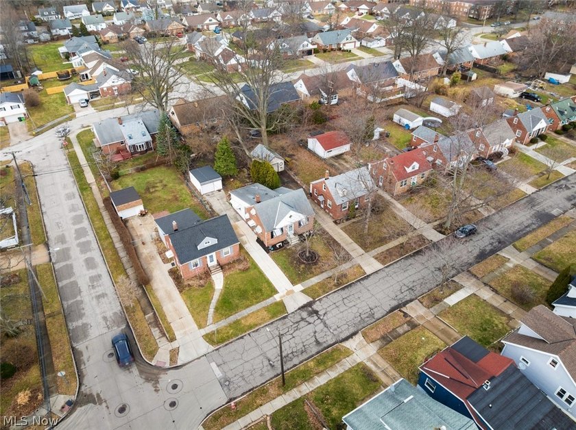 A unique opportunity to transform this lovely 3-bedroom Euclid - photo 44
