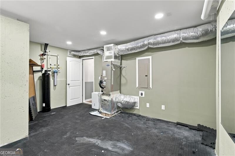 There are so many exceptional features throughout this - photo 45