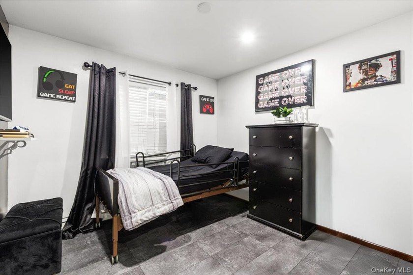 Welcome to this well-maintained three-family home in the Bronx - photo 8