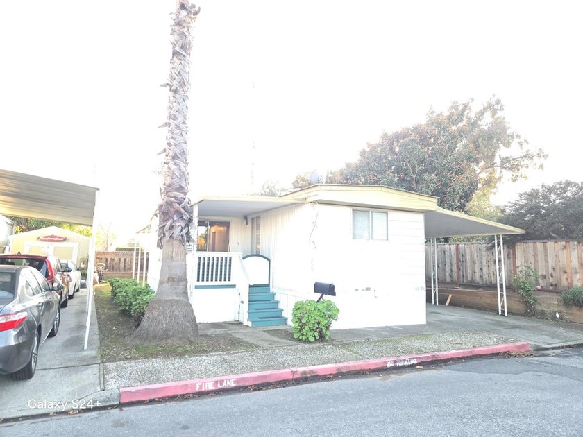 2 bedroom, 1 bathroom mobile home with an expando. Located in - photo 2