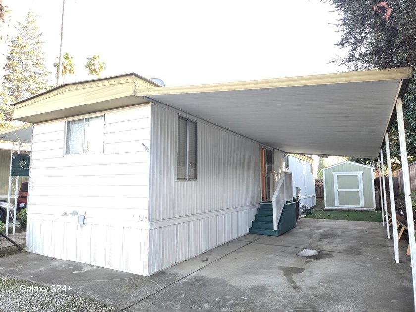 2 bedroom, 1 bathroom mobile home with an expando. Located in - photo 3