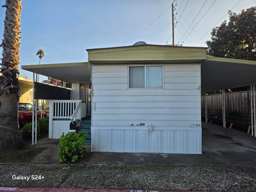 2 bedroom, 1 bathroom mobile home with an expando. Located in - photo 8