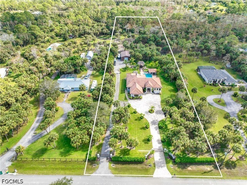 Luxury Resort Living &amp; Privacy at Its Best! Located on 2.73 - photo 3