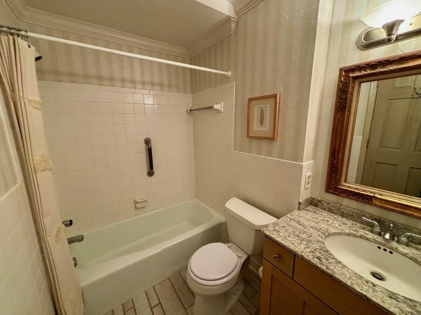 Welcome home to easy living in Edina West. This is a perfect - photo 19