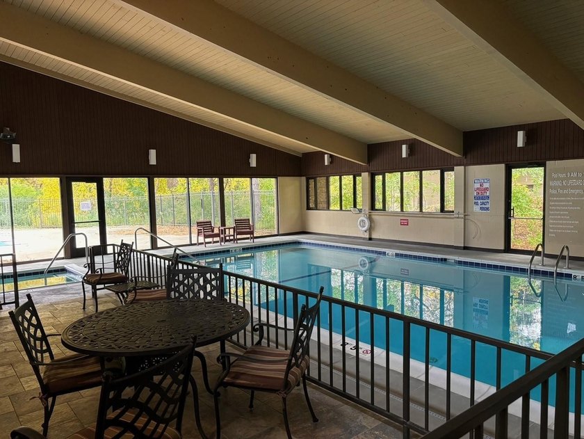 Welcome home to easy living in Edina West. This is a perfect - photo 26