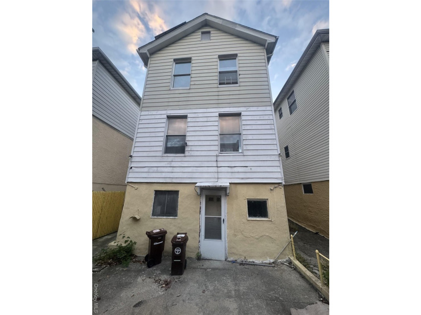 A great opportunity awaits you with this fully detached - photo 9