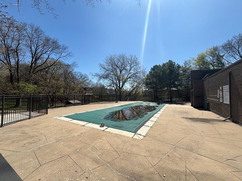 Welcome home to easy living in Edina West. This is a perfect - photo 41