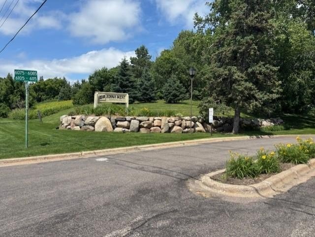 Welcome home to easy living in Edina West. This is a perfect - photo 48