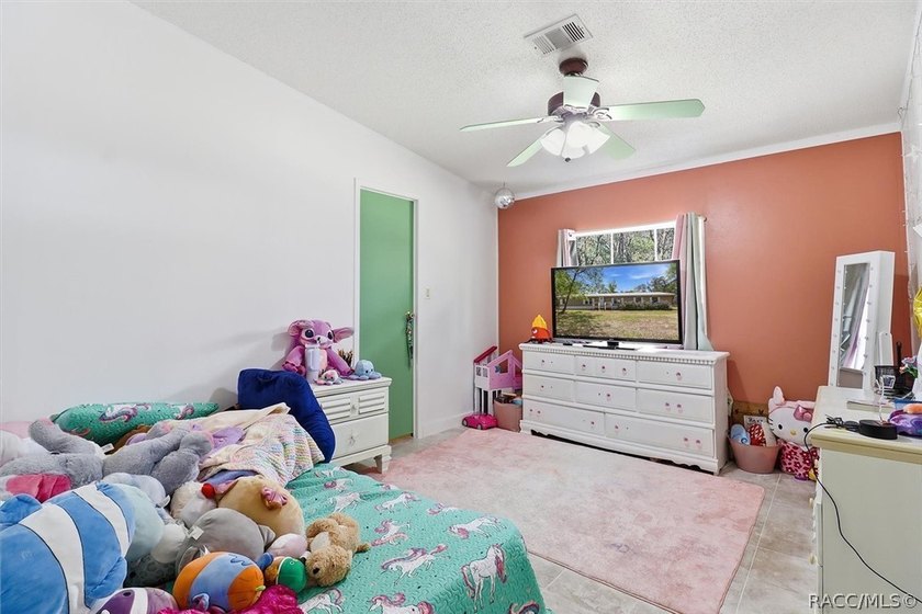 Spacious and unique property offering exceptional living space - photo 17