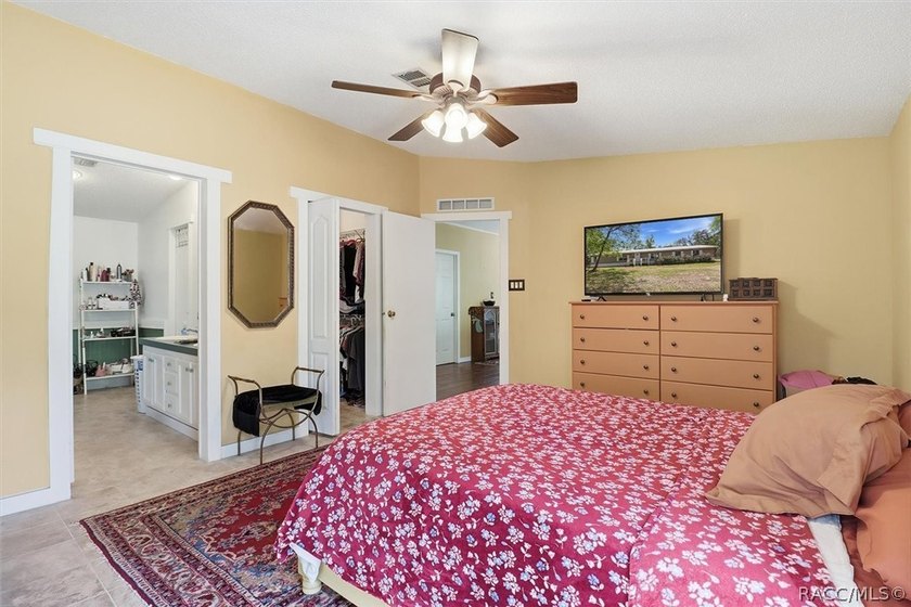 Spacious and unique property offering exceptional living space - photo 24
