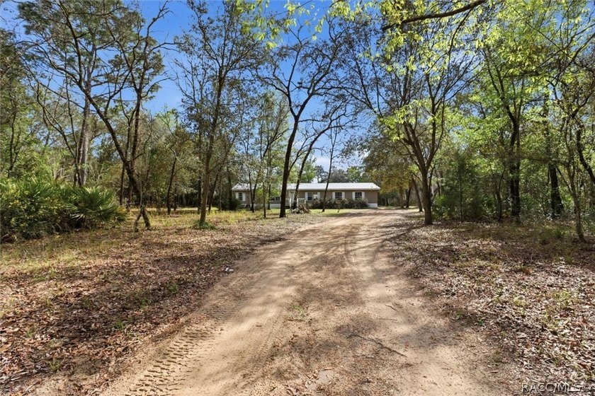 Spacious and unique property offering exceptional living space - photo 46