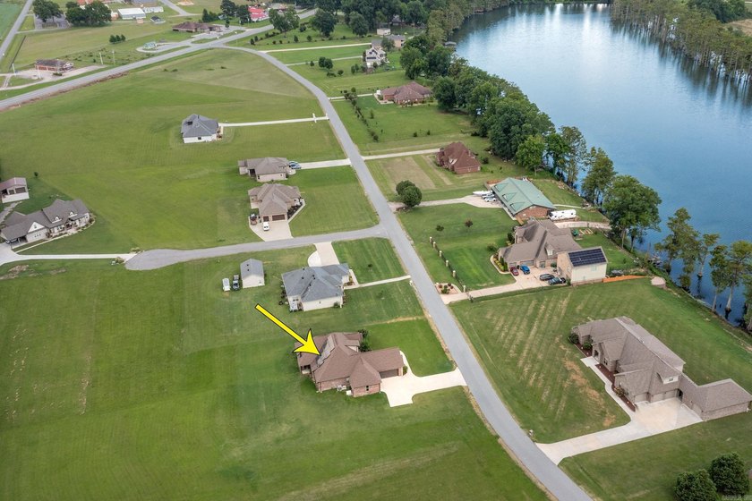 Beautiful custom home built by Alan Schrader in the desirable - photo 3
