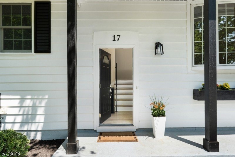 Welcome to this newly renovated bilevel, positioned perfectly on - photo 5