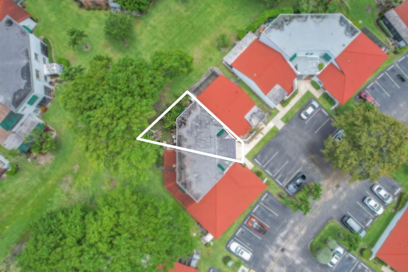 Spacious 2-story townhome in the Deer Pointe community of - photo 3