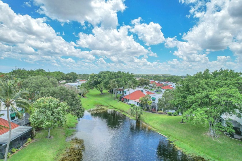 Spacious 2-story townhome in the Deer Pointe community of - photo 4