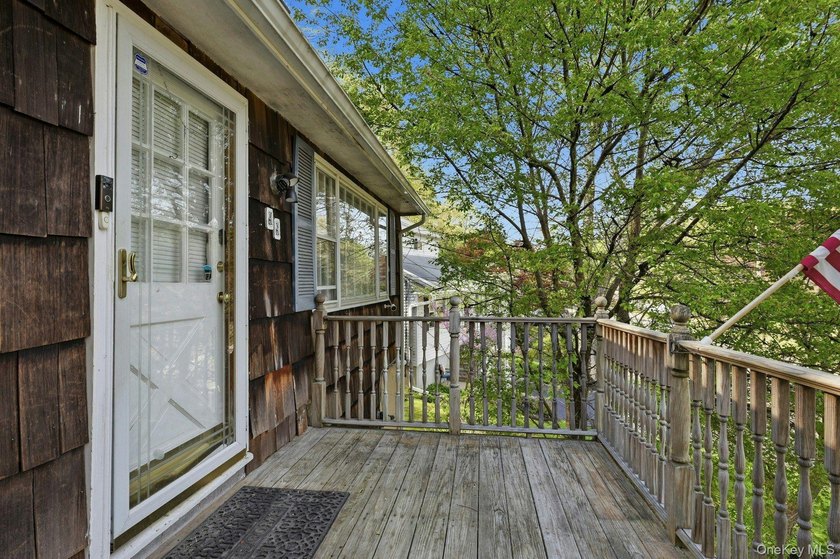 Welcome to this charming 4-bedroom, 2 full bath Mustapick - photo 3
