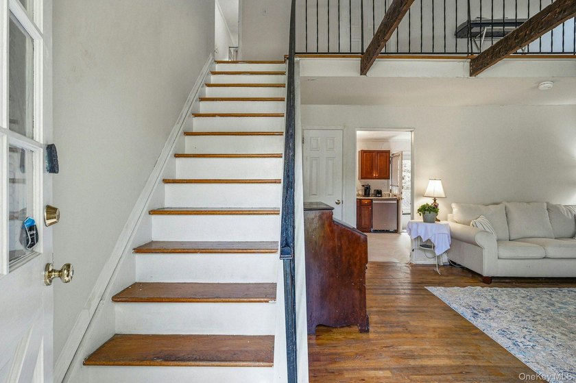 Welcome to this charming 4-bedroom, 2 full bath Mustapick - photo 5