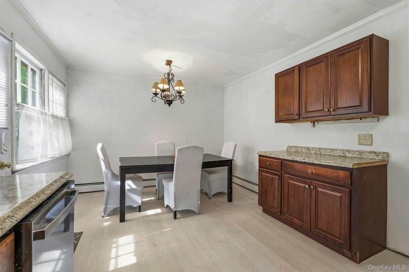 Welcome to this charming 4-bedroom, 2 full bath Mustapick - photo 10