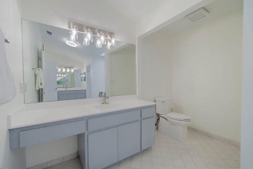 Gracefully situated on a quiet cul-de-sac within the exclusive - photo 20