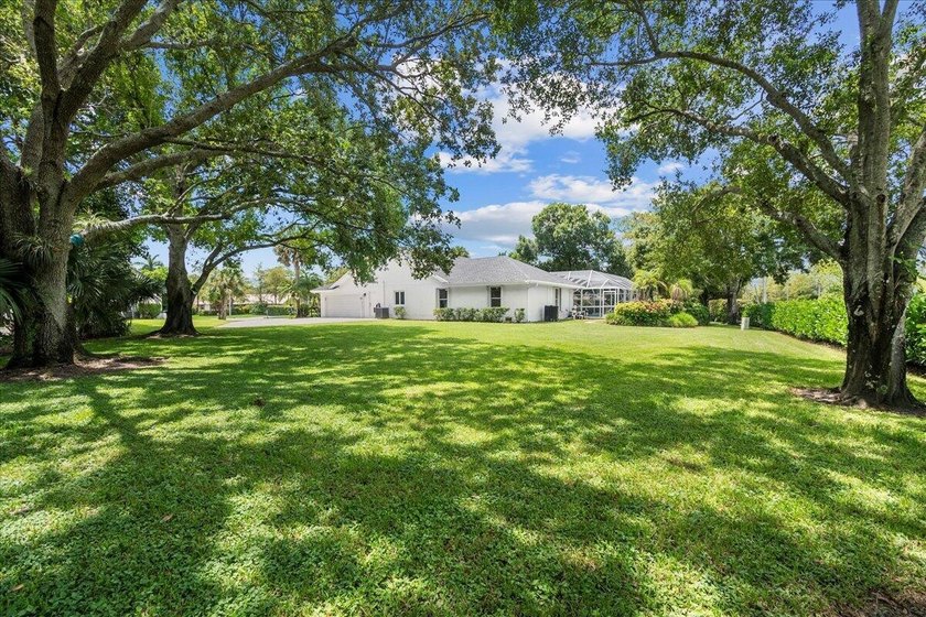 Gracefully situated on a quiet cul-de-sac within the exclusive - photo 46