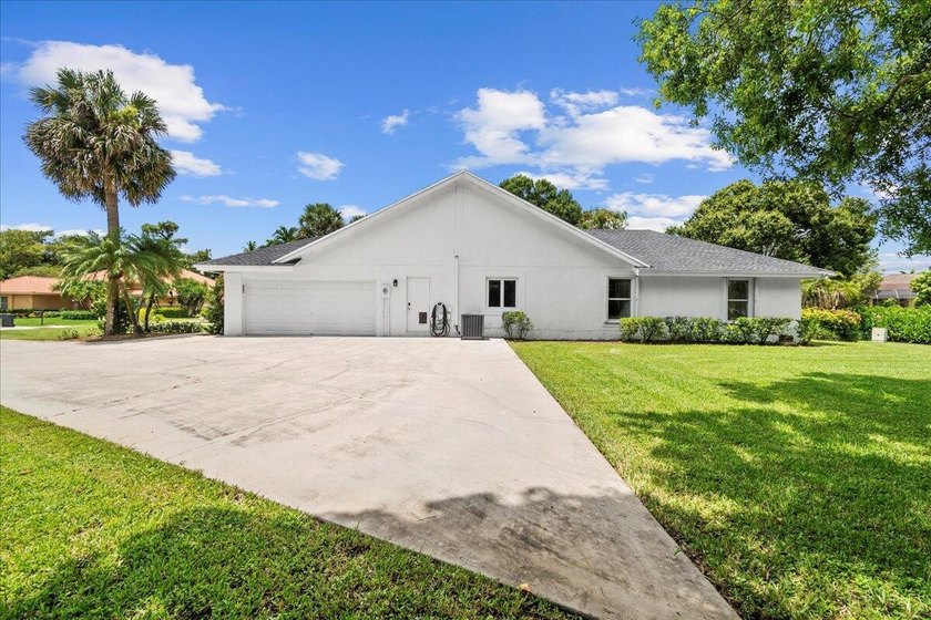 Gracefully situated on a quiet cul-de-sac within the exclusive - photo 47